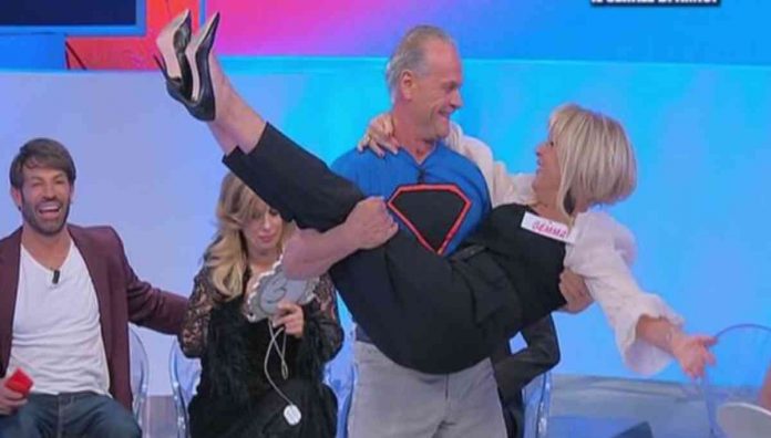 Uomini e donne oggi, Gemma e Emanuele in un ballo a sorpresa: “Abbiamo volato” | Video Witty tv Gemma ed Emanuele ballano e "volano" a Uomini e donne - Trono Over