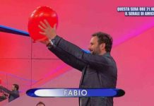 Uomini e donne oggi, la sfilata di Fabio fa commuovere Veronica: è l’omaggio di un padre alla figlia | Video Witty tv Fabio sfila e commuove a Uomini e donne - Trono Over