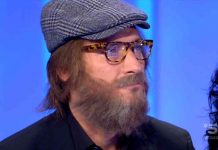 Francesco Totti camuffato a C’è posta per te 2020: la storia di due ragazzi con la sindrome di Down diverte tutti | video Witty tv Francesco Totti con barba e baffi a C'è posta per te 2020