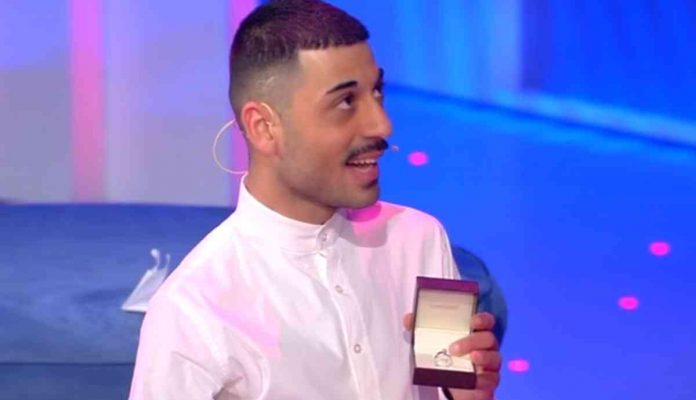 A C’è posta per te 2020 la proposta di matrimonio di Gabriele: chiede alla fidanzata Giorgia di sposarlo | Video Witty tv Gabriele Grieco a C'è posta per te per la proposta di matrimonio alla fidanzata Giorgia