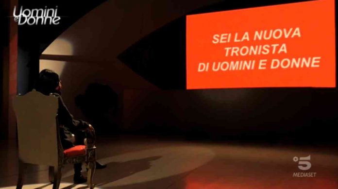 Giovanna Abate è la nuova tronista di Uomini e donne: sorpresa in studio, lei lo scopre così | video Witty tv Giovanna Abate nuova tronista di Uomini e donne