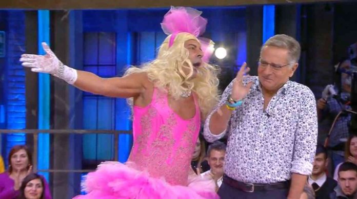 Avanti un altro 2020: Luca Laurenti è Luketta, Reginetta della Tv | video Mediaset Luca Laurenti è Luketta, Reginetta della Tv ad Avanti un altro 2020