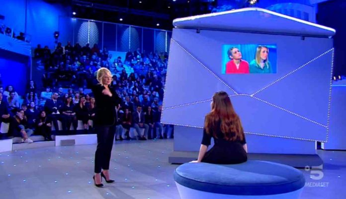 C’è posta per te 2020, busta chiusa tra mamma Serena e la figlia Francesca: “Non hai voglia di abbracciarmi?” | video Witty tv Mamma Serena e sua figlia Francesca a C'è posta per te 2020