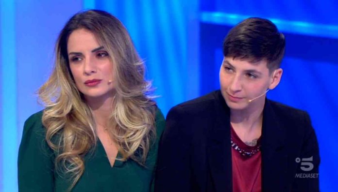 C’è posta per te 2020, la storia lesbo di Miriam e Marcella e la dura reazione di mamma Rosa | video Witty tv Miriam e Marcella a C'è posta per te 2020
