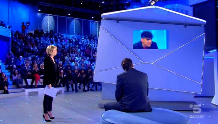 C’è posta per te 2020, papà Gaetano abbandona il figlio Alessio e lo rivede dopo 15 anni | video Witty tv Alessio e suo padre Gaetano si rivedono a C'è posta per te 2020 dopo 15 anni