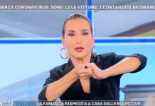 Pomeriggio 5: Barbara d’Urso insegna come lavarsi le mani | Video Mediaset Barbara d'Urso Pomeriggio 5