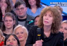 Uomini e donne oggi, una signora del pubblico contro Barbara De Santi e Tina Cipollari: le sue parole | Video Witty tv Una signora del pubblico contro Barbara e Tina a Uomini e donne