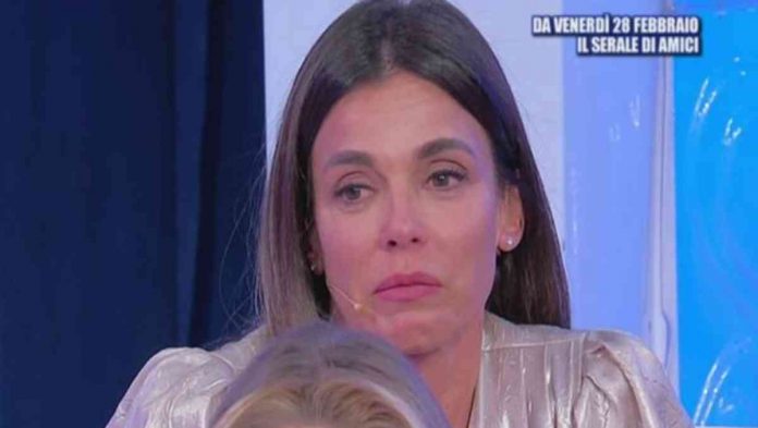 Uomini e donne oggi: la sfilata “Solo per i tuoi occhi” di Roberta, Antonella e Valentina M. | Video Witty tv Valentina Mangini a Uomini e donne - Trono Over