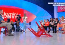 Uomini e donne oggi, Valentina M. piange e si arrabbia con Massimiliano: in studio “vola” una sedia | Video Witty tv Valentina si arrabbia con Massimiliano a Uomini e donne e in studio "vola" una sedia