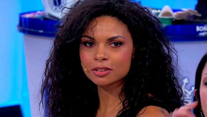 Uomini e donne, chi è Valentina? La nuova dama del Trono Over si presenta | video Witty tv Valentina è la nuova dama del Trono Over di Uomini e donne