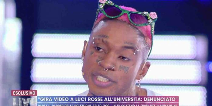 Bello Figo a Live Non è la D’Urso: “non sono stato denunciato” | Video Mediaset Bello Figo a Live Non è la D'Urso