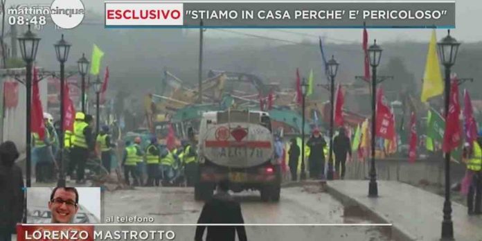 A Mattino Cinque parla un italiano rimasto a Wuhan dopo il CoronaVirus: “non circola più nessuno” | Video Mediaset CoronaVirus, parla italiano rimasto a Wuhan a Mattino Cinque