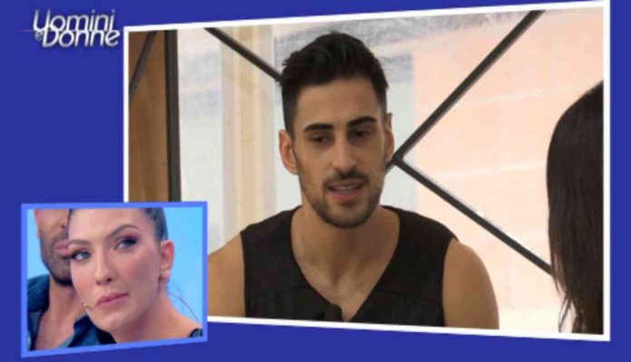 Uomini e donne oggi, Alessandro Graziani non fa una scelta e continua a corteggiare sia Giovanna che Sara: “Sei un furbone” | VIdeo Witty tv Alessandro Graziani