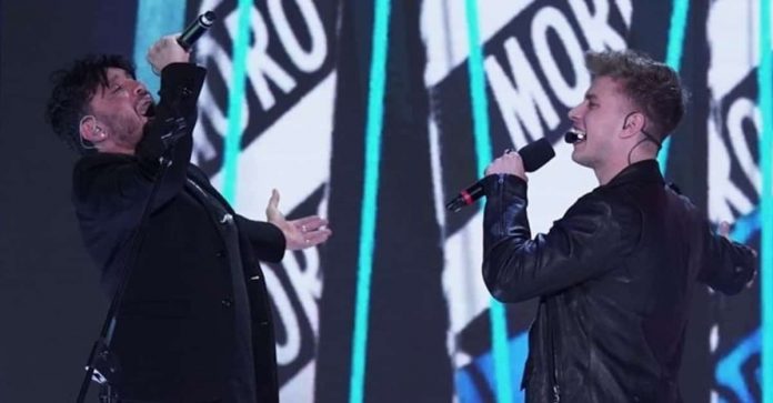 Amici 2020 Serale: il duetto fra Fabrizio Moro e Jacopo | Video Witty Tv Amici 2020 Serale Jacopo e Fabrizio Moro