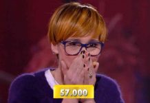 Vincita di 57.000 euro ad Avanti un altro: la prof. Angela si commuove e abbraccia Bonolis | Video Mediaset Angela vince 57.000 euro ad Avanti un altro 2020