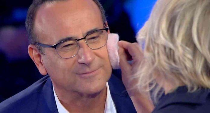 Carlo Conti sbiancato da Maria De Filippi a C'è posta per te 2020