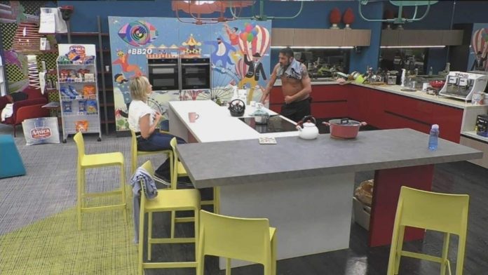 Grande Fratello Vip 2020: Antonella si sente “tradita” da Sossio. Il calciatore non saprebbe se “salvare” lei o Antonio Zequila Elia- Sossio GFVIP