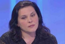 C’è posta per te 2020, l’ultima storia con mamma Laura che chiede perdono: i figli chiudono la busta | Video Witty tv Mamma Laura a C'è posta per te 2020