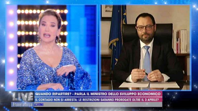 Il ministro Patuanelli a Live – Non è la D’Urso: “Dire ‘7 euro a cittadino’ è una follia” | Video Mediaset Il Ministro Patuanelli a Live - Non è la D'Urso