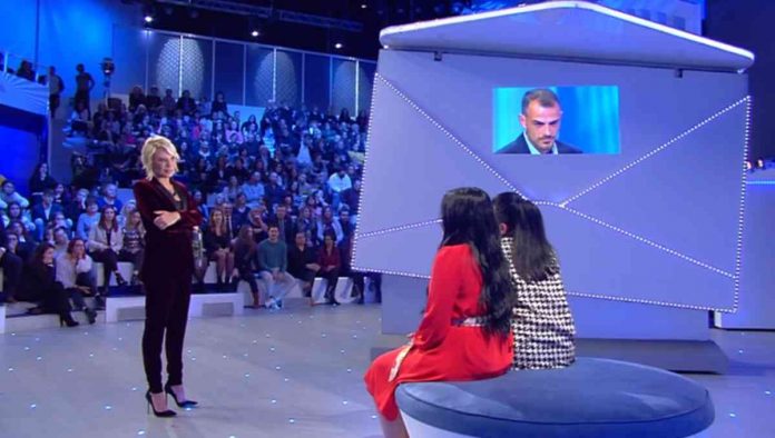 C’è posta per te 2020, la storia di Salvatore e Miriana e il commento di Maria De Filippi: “E’ scemo” | Video Witty tv Salvatore e Miriana a C'è posta per te 2020