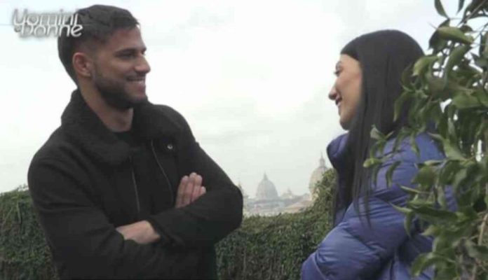 Uomini e donne oggi, le esterne di Giovanna con Sonny e Sammy: la tronista confonde i nomi | Video Witty tv La prima esterna di Sonny Di Meo e Giovanna Abate