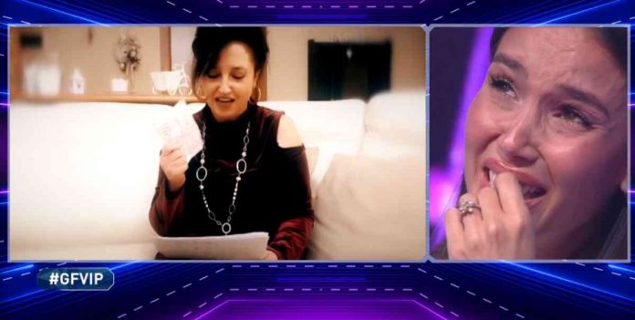 Paola Di Benedetto in lacrime al Grande Fratello Vip: la lettera della madre commuove | Video Mediaset Paola Di Benedetta in lacrime per la madre al Grande Fratello Vip 4