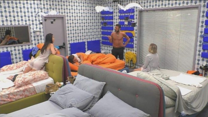 Grande Fratello Vip 2020: “maretta” tra Sossio e Teresanna. I due VIP si scherniscono a vicenda facendo l’imitazione l’uno dell’altro | Video Mediaset Sossio GFVIP4