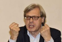 Vittorio Sgarbi e Albano non riescono a ricordare Battiato causa fischi del pubblico Vittorio Sgarbi