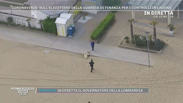 Pomeriggio Cinque: inseguimento in diretta di un pedone sulla spiaggia | Video Mediaset Pomeriggio Cinque