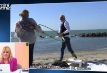 Uomini e donne, Gemma e Algemiro in esterna al mare: «Si sta bene con te» | Video Witty tv Gemma e Algemiro in esterna al mare