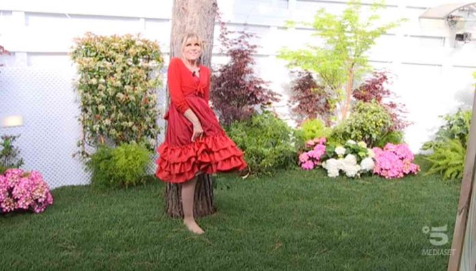 Uomini e donne oggi, Gemma balla il mambo come nel film con Sophia Loren | Video Witty tv Gemma balla il mambo a Uomini e donne