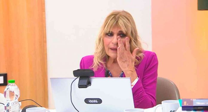 Maria De Filippi in difesa di Gemma a Uomini e donne: «Tina smettila, sta piangendo» | Video Witty tv Gemma piange a Uomini e donne