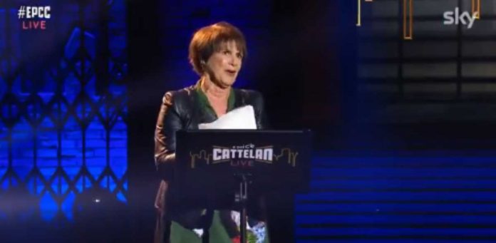 Lella Costa, a E poi c’è Cattelan toccante monologo su anziani e Coronavirus | Video Sky Lella Costa e il monologo sugli anziani a Epcc