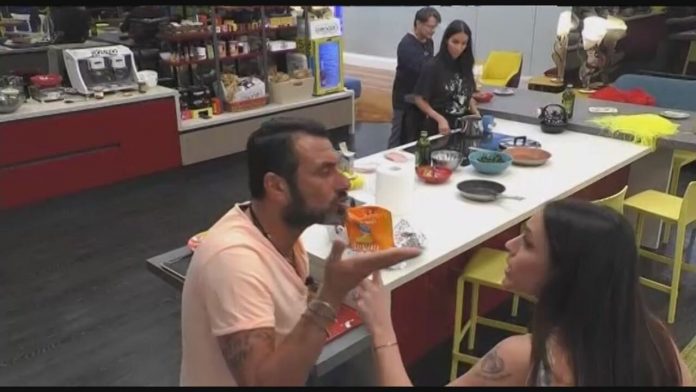 Grande Fratello Vip 2020: lite furiosa tra Teresanna Pugliese e Sossio Aruta. L’ex tronista gli da del “Cane” | Video Mediaset Lite Sossio - Teresanna