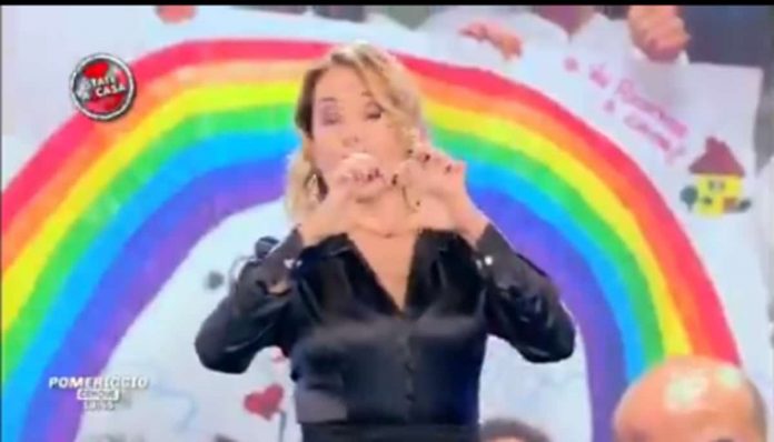 Pomeriggio 5: Barbara d’Urso commossa saluta il pubblico di Canale 5 in lacrime | Video Mediaset Barbara d'Urso commossa