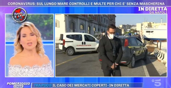 Pomeriggio 5: Barbara d’Urso e Vito Paglia rispondono al sindaco di Bacoli | Video Mediaset d'Urso contro sindaco Bacoli