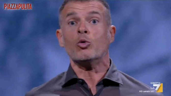 Piazzapulita, Stefano Massini durissimo nel monologo sul 25 aprile: «Vadano affanc*lo» | Video La7 Stefano Massini a Piazzapulita