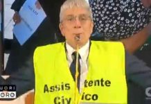 Gli assistenti civici? “Spioni volontari”, Mario Giordano col fischietto a Fuori dal Coro | Video Mediaset Mario Giordano col fischietto a Fuori dal Coro