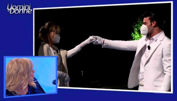 Uomini e donne, anticipazioni 11 maggio 2020: Gemma tra Cuore di Poeta e Sirius | Video Witty tv Gemma incontra Sirius a Uomini e donne