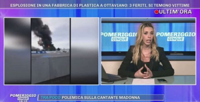 Napoli, esplosione in una fabbrica: le prime news a Pomeriggio 5 | Video Mediaset Napoli esplosione