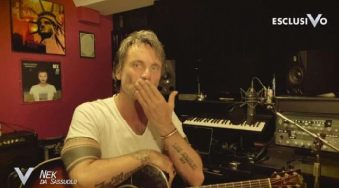 Nek a Verissimo: beato fra le donne di casa | Video Mediaset Nek a Verissimo