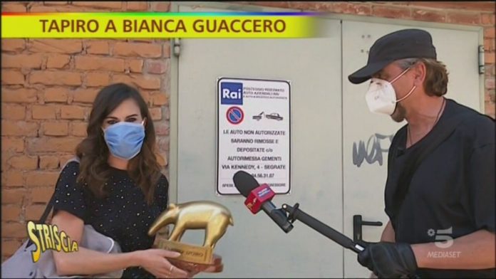 Tapiro a Bianca Guaccero per il Fuori onda imbarazzante | Video Mediaset Tapiro a Bianca Guaccero