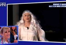 Tina imita Gemma a Uomini e donne: l’esterna con Sirius diventa una parodia | Video Witty Tv Tina imita Gemma a Uomini e donne