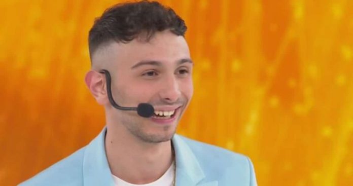 Amici Speciali 2020 Finale: il primo album di Random e il singolo “Sono un bravo ragazzo un pò fuori di testa” | Video Witty Tv Random Amici Speciali