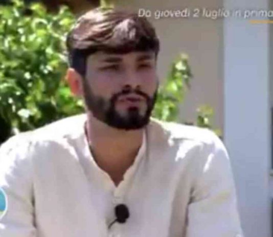 Temptation Island 2020, Andrea soffre per Anna e prende a pugni il tavolo | Video Witty Tv Andrea e Anna a Temptation Island 2020