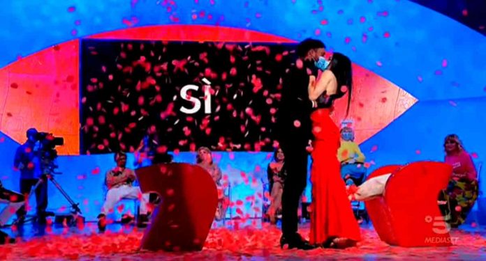 Uomini e donne, ultima puntata del 9 giugno 2020 con le scelte di Carlo e Sara | Video Witty Tv Giovanna Abate e Sammy Hassan subito dopo la scelta a Uomini e donne