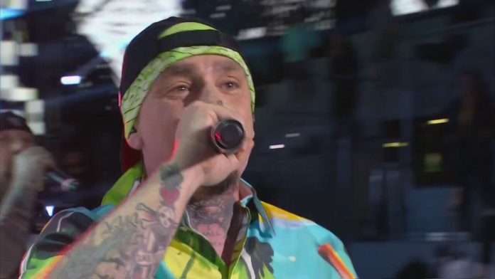 J-Ax ospite di Amici Speciali 2020 canta il suo nuovo singolo e fa un appello allo Stato: “Siamo una categoria dimenticata” | Video Witty Tv J-Ax a Tu si que vales