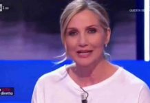 Lorella Cuccarini verso la prima serata: farà uno show con Pippo Baudo? Le ultime news Lorella Cuccarini lascia La Vita in Diretta e si commuove