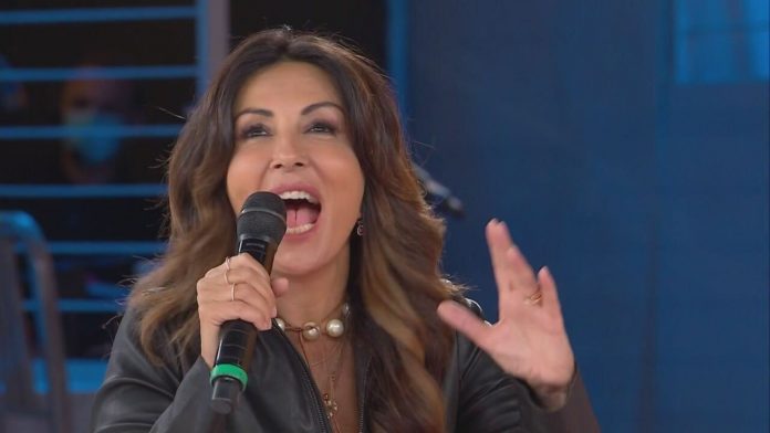 Sabrina Ferilli a Verissimo: dalle fiction all’amicizia con Maria De Filippi | Video Mediaset Sabrina Ferilli