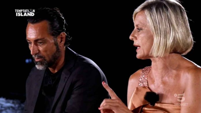 Antonella Elia e Pietro Delle Piane si sono lasciati? Il falò di confronto a Temptation Island è finito così | Video Witty Tv Antonella Elia lascia Pietro Delle Piane a Temptation Island 2020